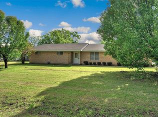 712 N Main St, Ector, TX 75439