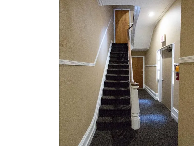 729 Spruce St #1B — Photo 3