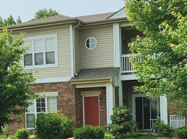 130 Clubhouse Ln #29, Oswego, IL 60543