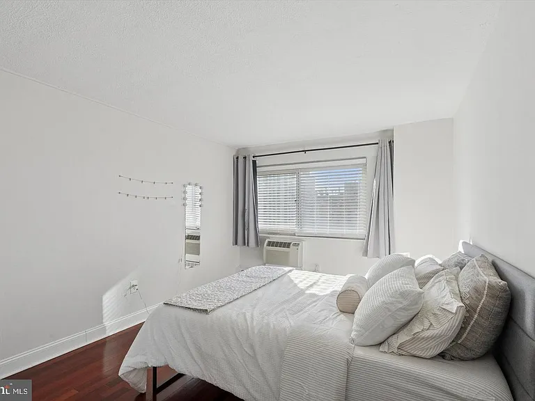 2101 Chestnut St #17-1412 — Photo 10