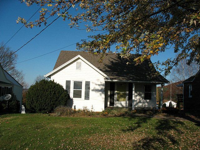 1st image of 419 Country Club Ln