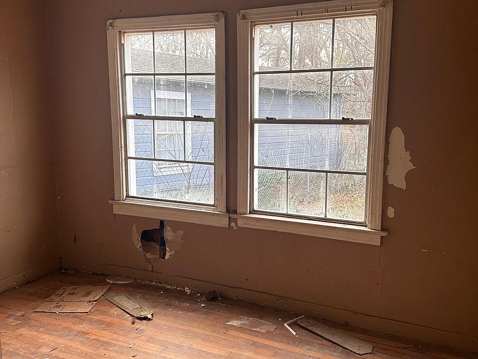 2nd image of 800 Guam St