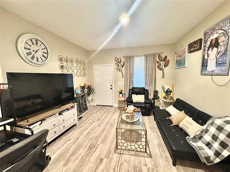113 E Cleveland St — Photo 3