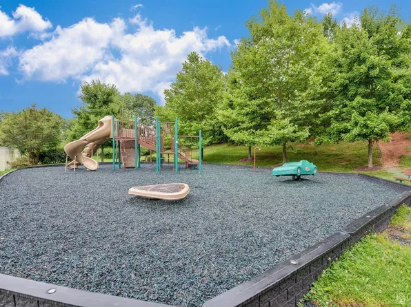 404 Sayre Dr, Princeton, NJ 08540