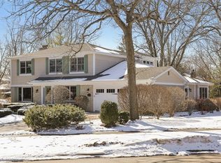 804 Valley Rd, Lake Forest, IL 60045