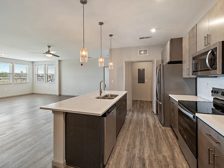 19Nineteen Promenade — Photo 125