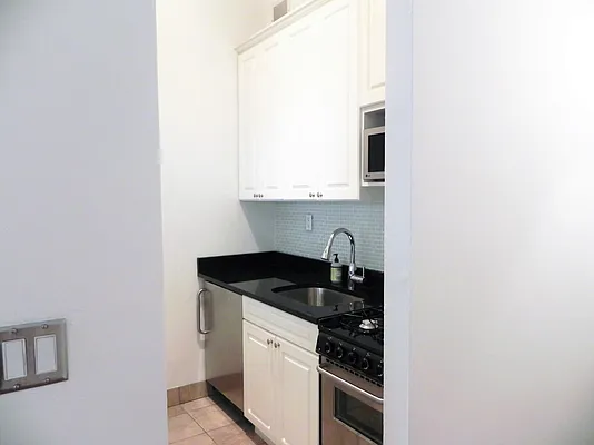 Sold by R New York | media 4