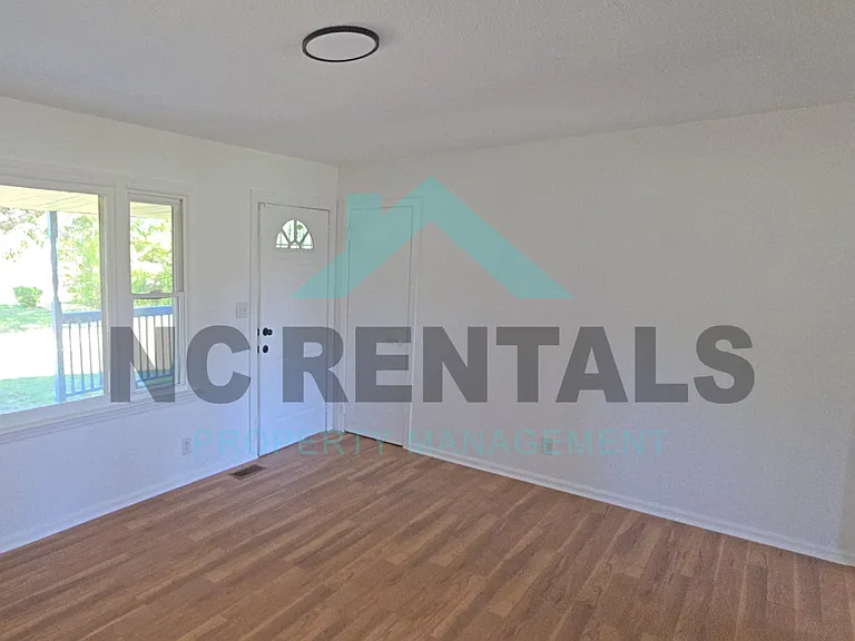 900 Greenwood Blvd — Photo 4