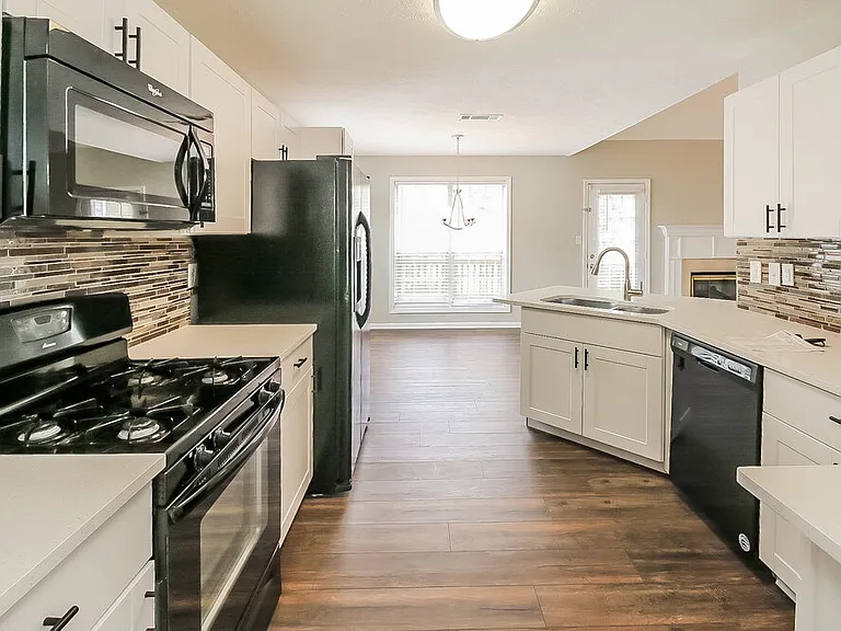 77 Harbour Town Cv — Photo 10