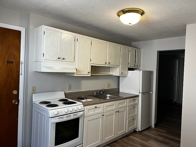 17 Cross St #10 — Photo 1
