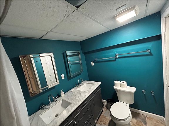 3rd image of 3441 Valley View Dr