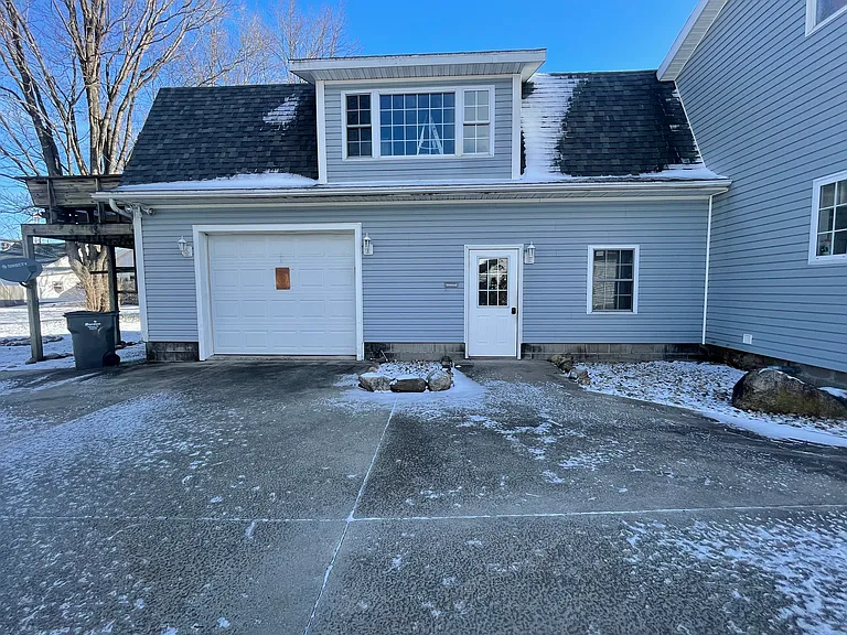 308 E Berry St #B — Photo 1