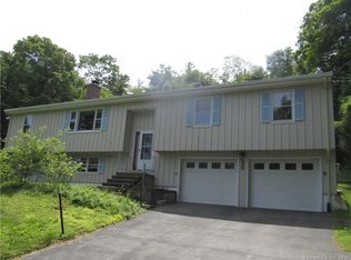 28 Leffingwell Rd, Uncasville, CT 06382