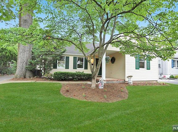 2nd image of 7 Colonial Dr