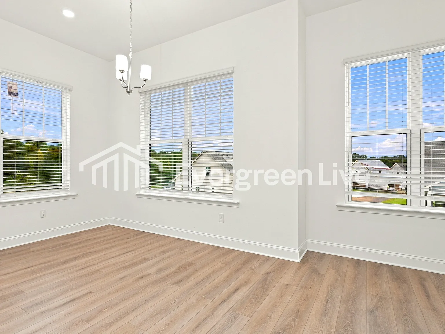 3 bed, 3.5 bath, 1877 sqft, $1,895 — Photo 3