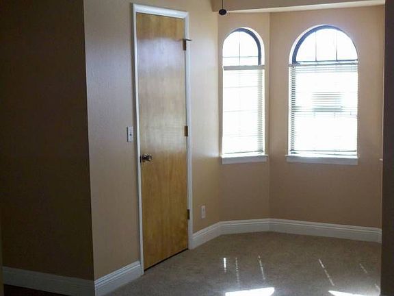 Mstr Bdrm Walk-In Closet