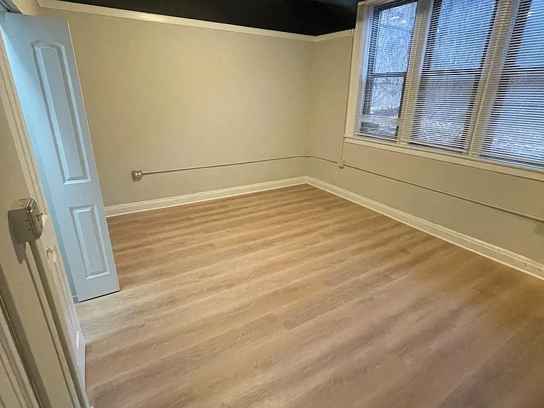 620 W. Addison St. — Photo 9