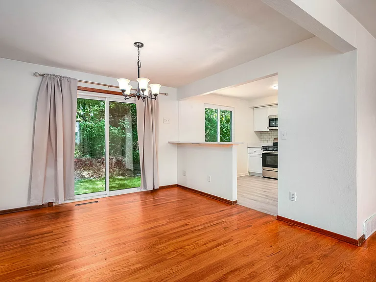 466 Mohican Ave — Photo 8