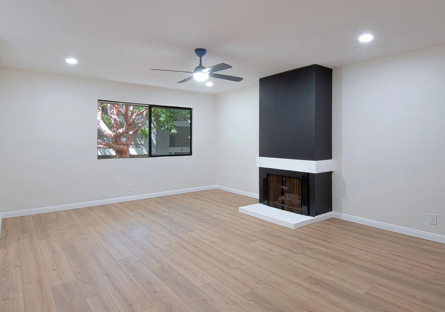 Newly Updated 3 Bed 2.5 Bath Townhouse in the Beautiful Quiet Newport Terrace Community — Photo 4