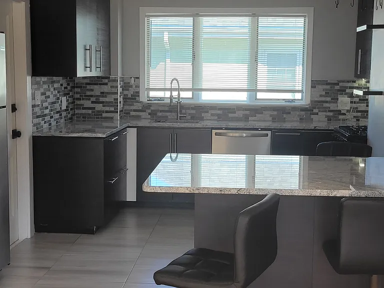 15-17 Fairview Ave #1 — Photo 5