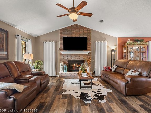 4th image of 2210 Breckenridge Ter