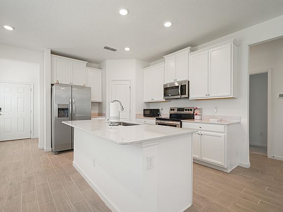 4th image of 103 Beauclair Blvd