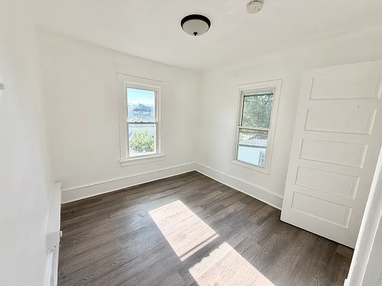 710 High St N — Photo 10