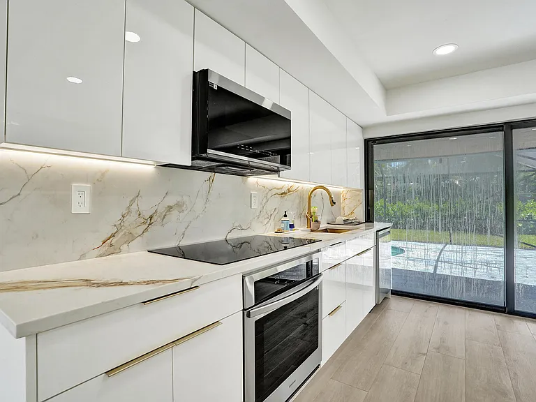 840 SW 3rd St — Photo 20