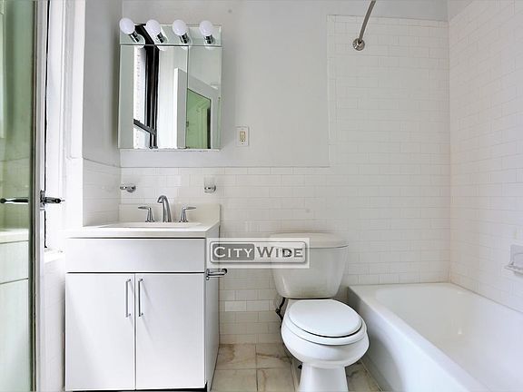 4th image of 140 E 46th St APT 8H