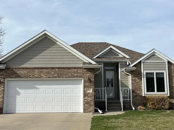 511 W 44th Street Pl, Kearney, NE 68845