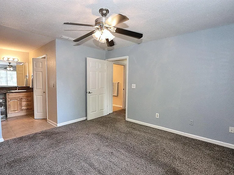 11150 Trinity River Dr — Photo 18