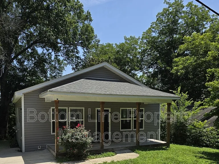 51 Hawthorne St SW — Photo 1