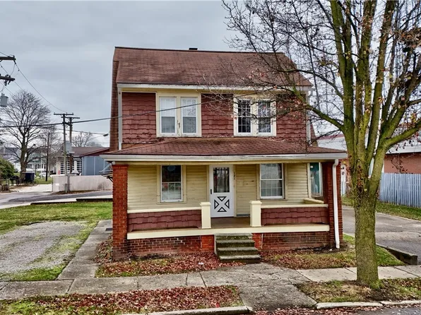 121 2nd St SE, Brewster, OH 44613