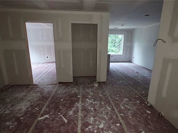 3rd image of 14 Stretford Dr