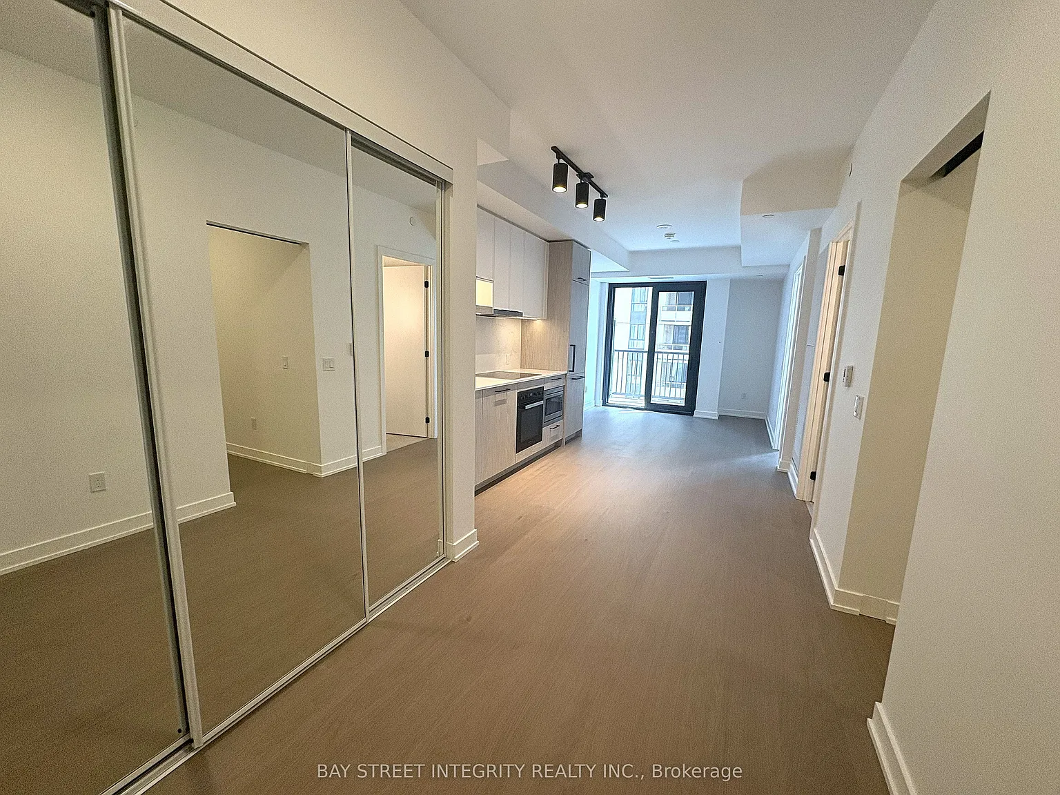 91 Montclair Ave — Photo 4