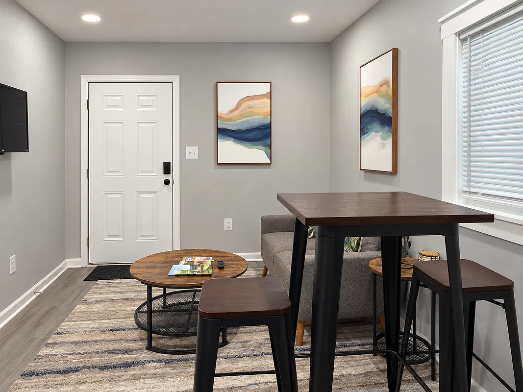 1 bed, 1.0 bath, 800 sqft, $1,300 — Photo 2