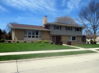 1380 N 16th St, Manitowoc, WI 54220