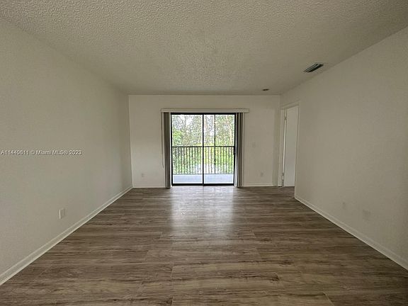 5th image of 10453 NW 11th St #206