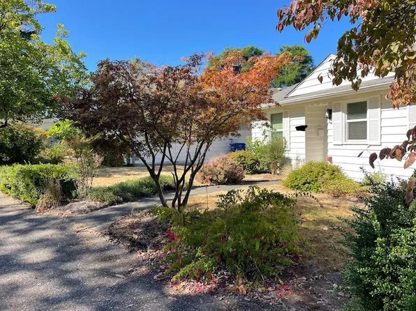 354 Queen Anne Dr, Seattle, WA 98109