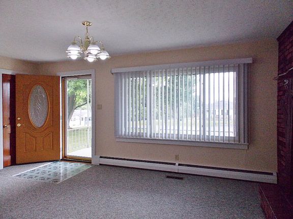 3rd image of 221 Ashwood St