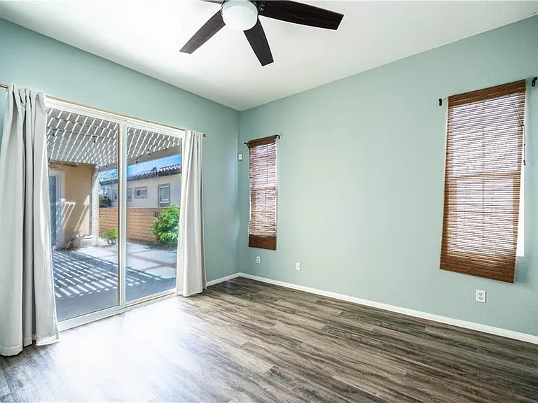 26345 Avenida Quintana — Photo 23