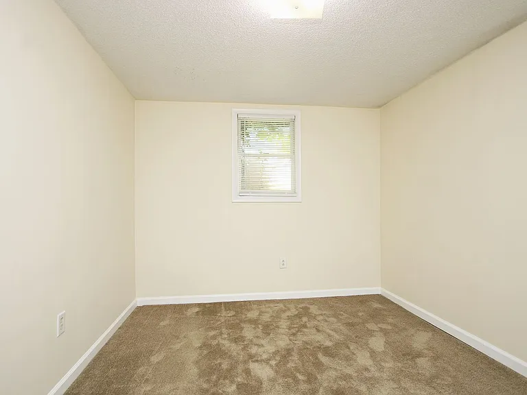 113 Stratford Ct #B — Photo 10
