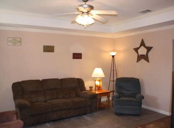 5th image of 836 Crest Circle Dr