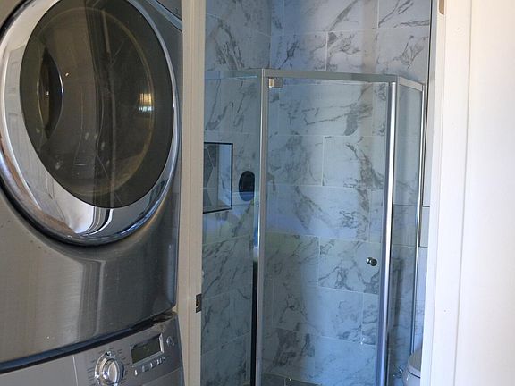 5th image of 711 E 4th St #711