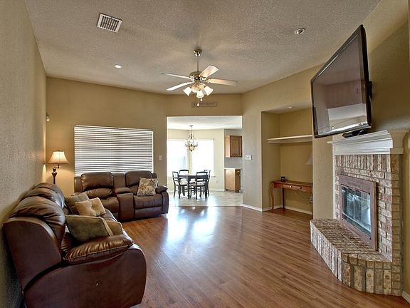 4th image of 1645 Elizabeth Ct
