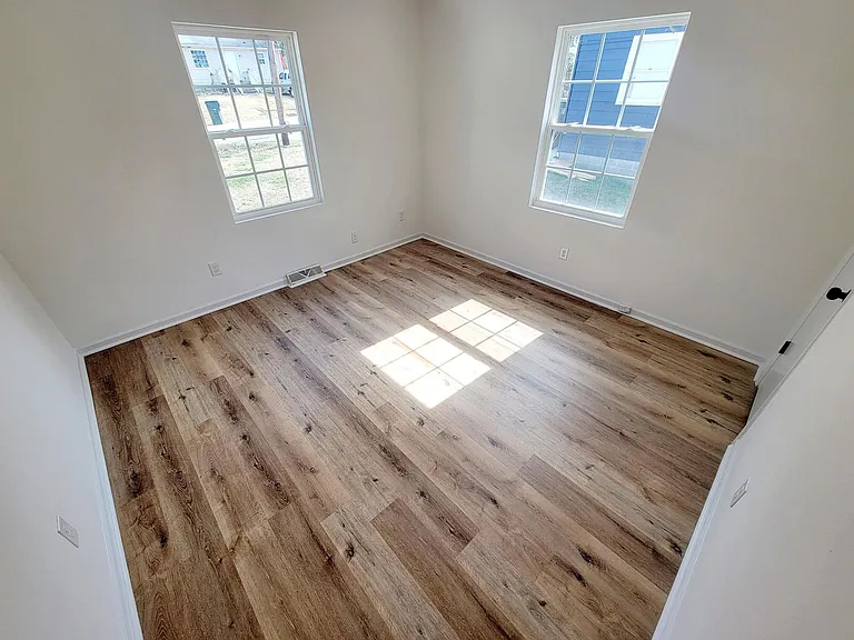 709 Maryland Ave — Photo 5