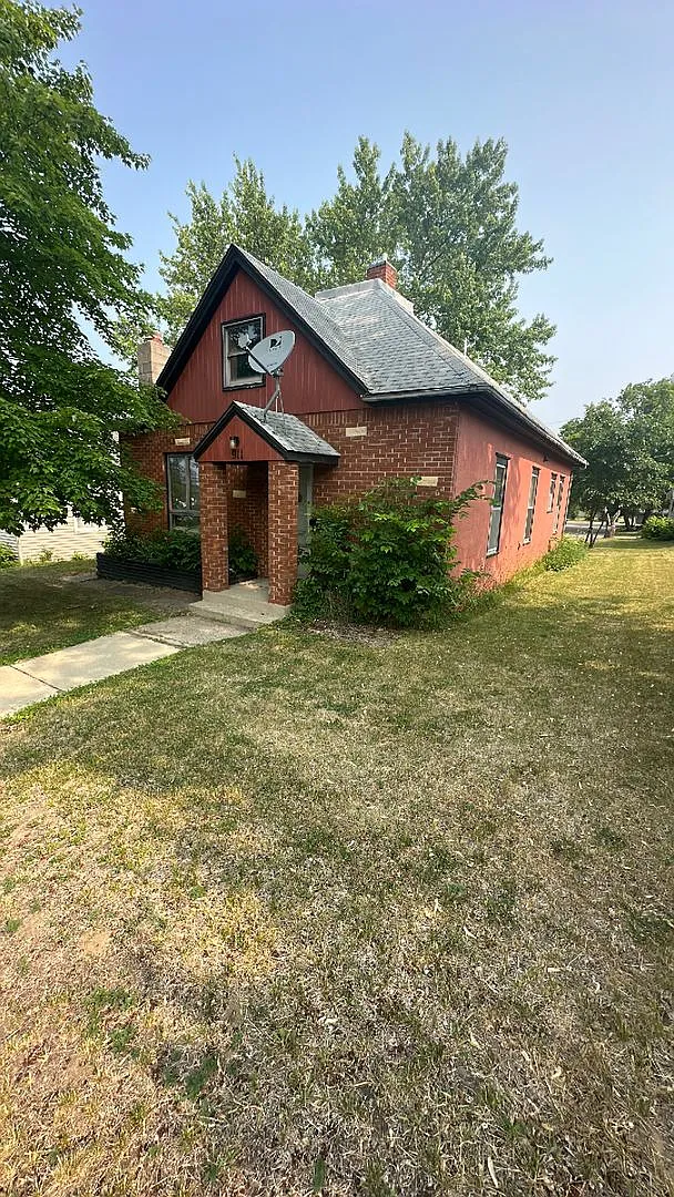 3 Bedrooms, 1 Bathroom & w/upper loft Single Family with Garage - Staples — Photo 3