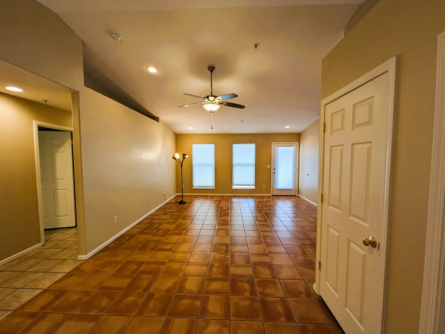 3 bed, 1311 sqft, $2,000 — Photo 3