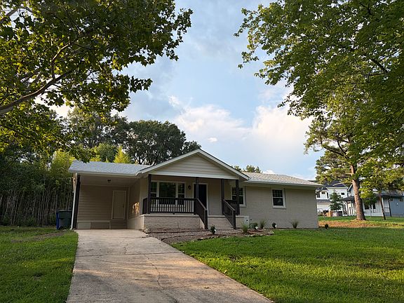 Front yard and carport

Note: Lawn maintenance provided by landlord.