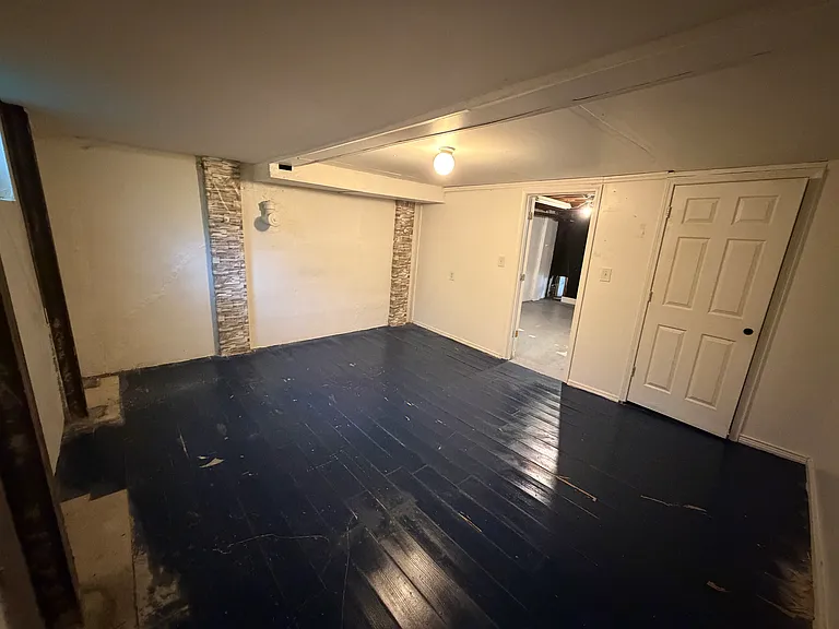 7909 Grandview St — Photo 37
